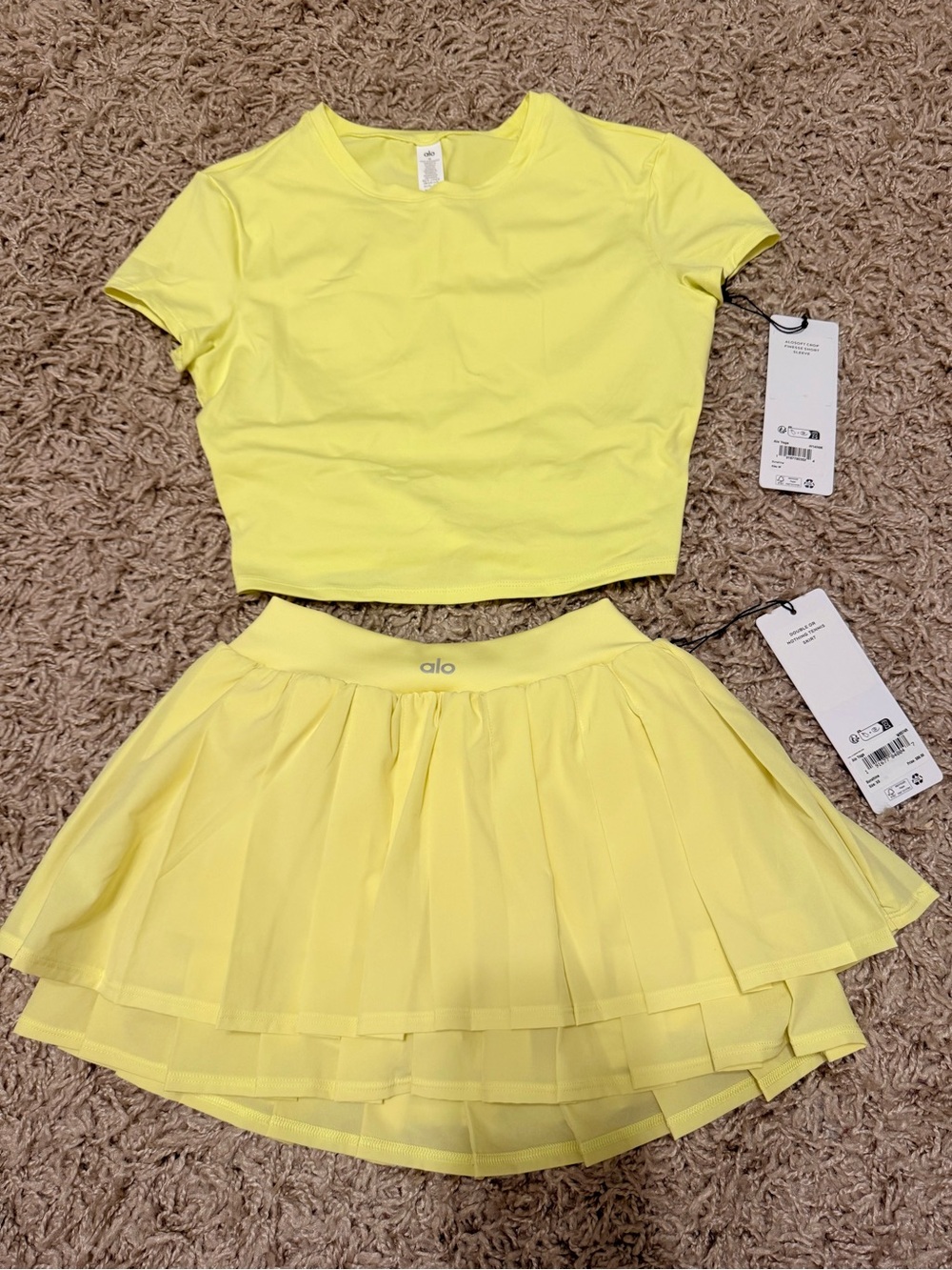 Alo Yoga Set - Double Or Nothing Tennis Skirt XS & Crop Finesse Short Sleeve M - Picture 2 of 7